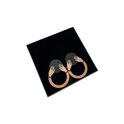 Yo Zen hug earrings, wooden