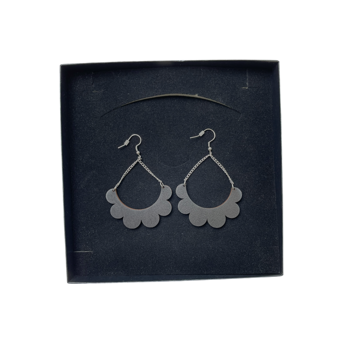 Maanantaimalli kaarella earrings, black