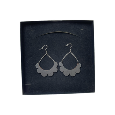 Maanantaimalli kaarella earrings, black
