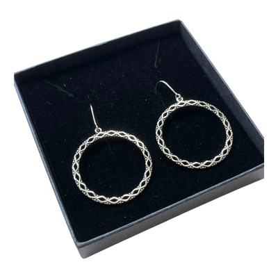 Lumoava Solina hook earrings, silver