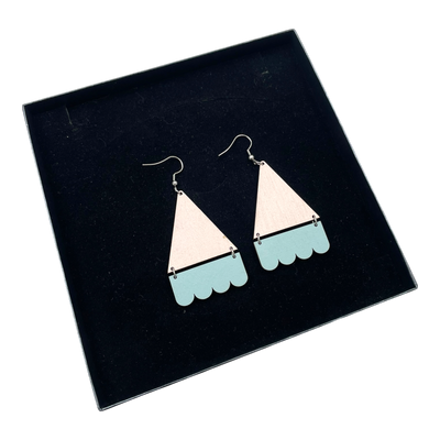 Maanantaimalli huipulla earrings, pink/blue