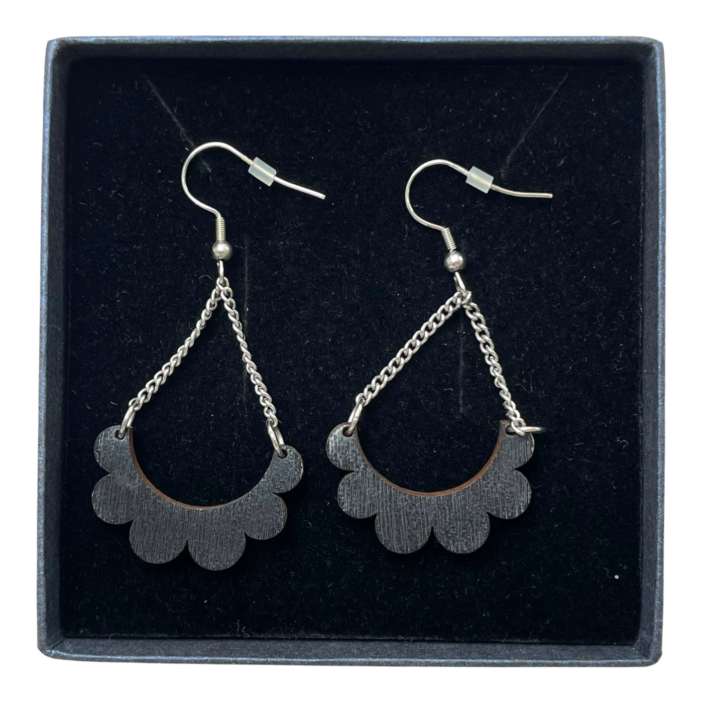 Maanantaimalli kaarella earrings, black