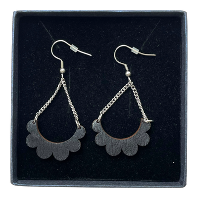 Maanantaimalli kaarella earrings, black