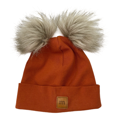 Metsola knitted cotton beanie with fur poms, mahogany | 1-2y